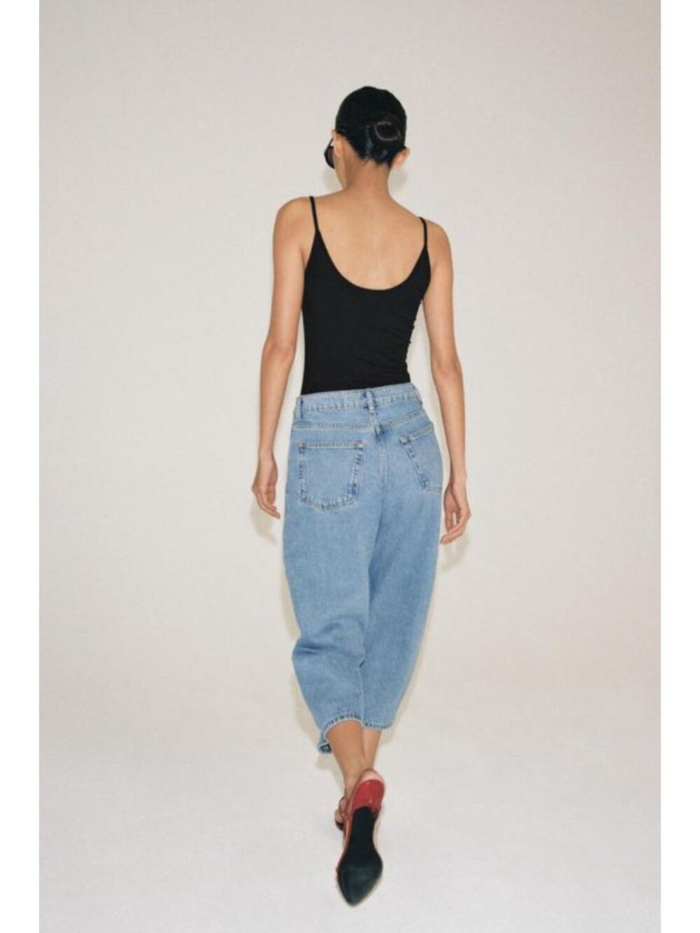 ZARA ZW COLLECTION MID-RISE CAPRI BALLOON JEANS 9632/259/400 - Picture 4 of 5